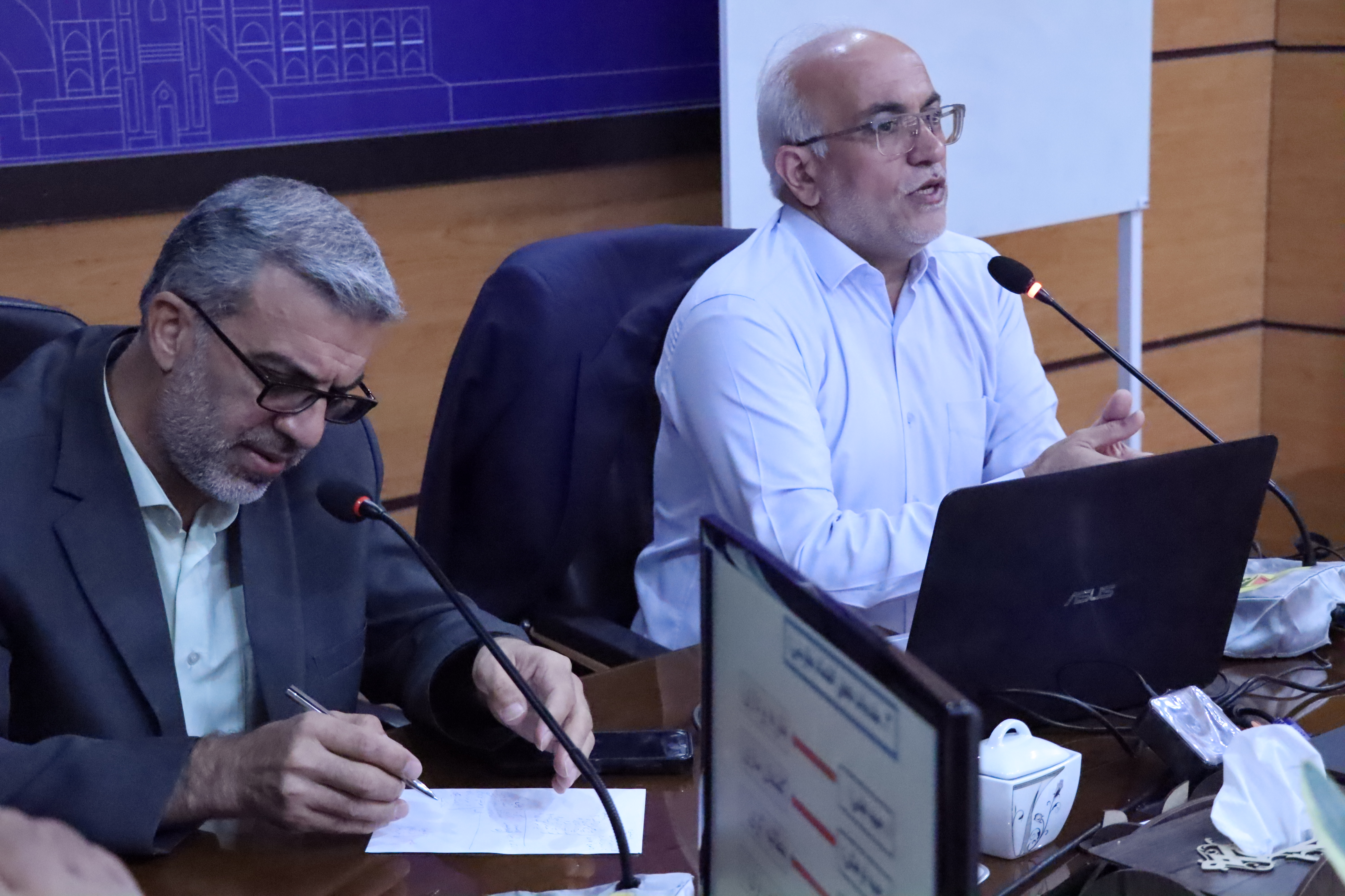 اقتصاد مقاومتی از ممیزی منابع تا فرهنگسازی و اجرای طرحهای عملیاتی اقتصاد مقاومتی از ممیزی منابع تا فرهنگسازی و اجرای طرحهای عملیاتی