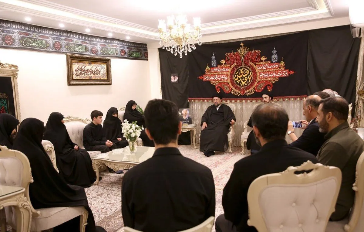 دیدار حسن‌ خمینی با خانواده شهید دکتر طهرانچی