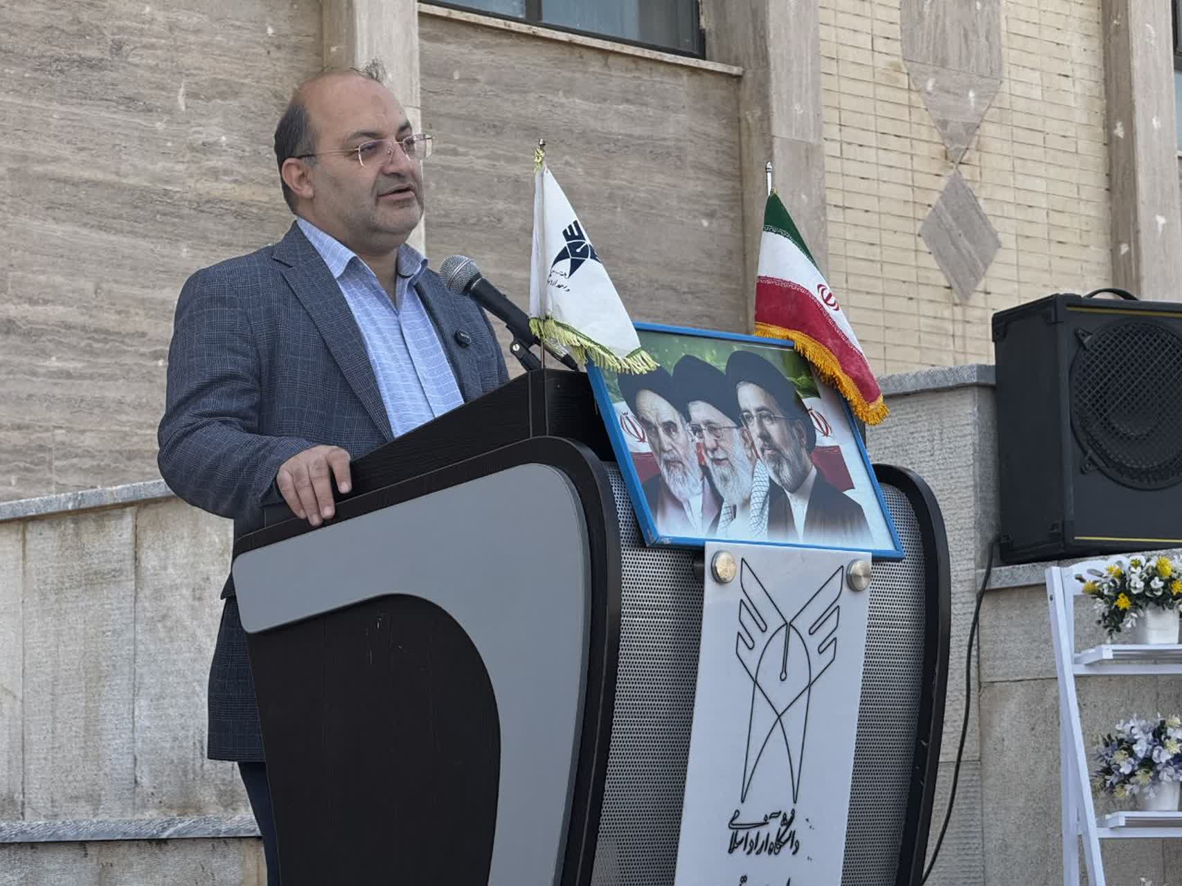 کلنگزنی ۱۰۰۰ میلیارد ریالی نیروگاه خورشیدی در دانشگاه آزاد اسلامی اردستان کلنگزنی ۱۰۰۰ میلیارد ریالی نیروگاه خورشیدی در دانشگاه آزاد اسلامی اردستان