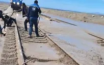 سیلاب به خط آهن لاهرود - سرخدشت رسید؛ قطارها بدون وقفه در حرکتند