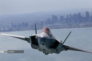 نمایش هوایی جنگنده اف 35 در نمایشگاه هوایی استرالیا در شهر ملبورن