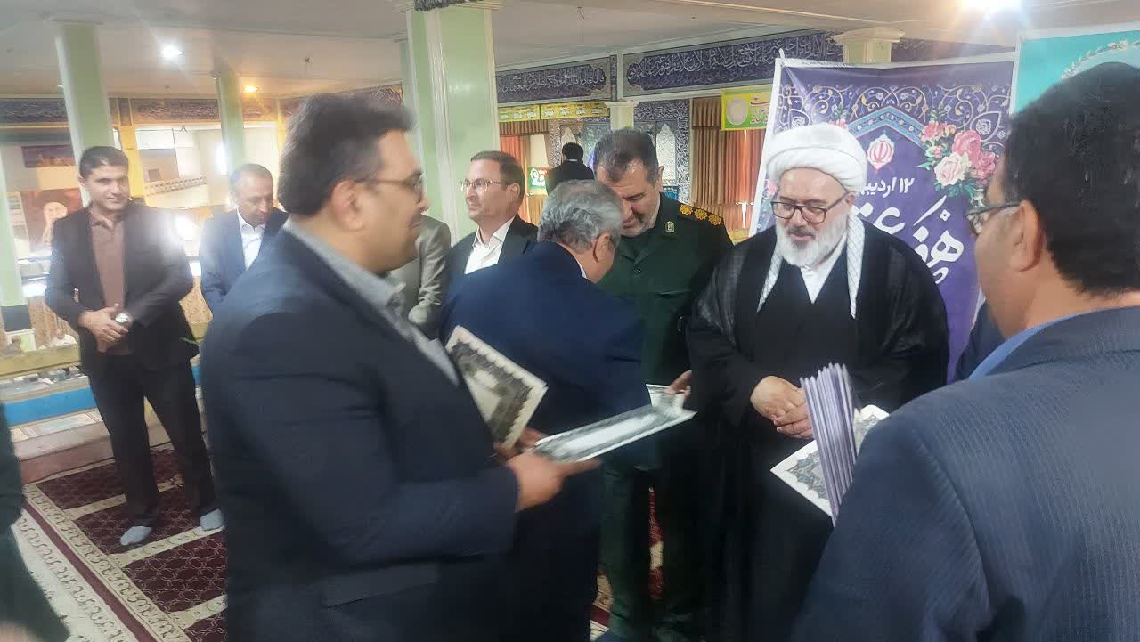 تجلیل از استادان دانشگاه آزاد اسلامی میاندوآب