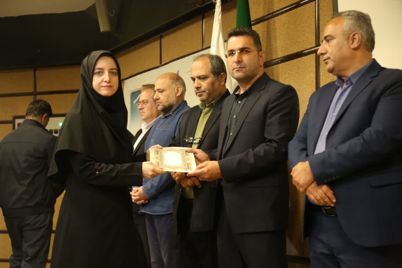 وظیفه معلمان حفظ اقتدار و سربلندی نظام و کشور است/دانشگاه آزاد در مسیر اقتصاد مقاومتی و وحدت ملی