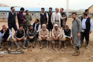 کمک رسانی شهید محمدمهدی طهرانچی دانشمند هسته ای در مناطق سیل زده لرستان پلدختر در سال 1398 همراه گروه های جهادی