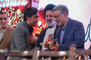 دهمین دوره جایزه ملی ایثار با حضور دکتر بیژن رنجبر 