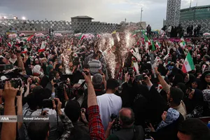 مراسم جشن عروسی زوج های جان فدا همزمان با سالروز ازدواج حضرت زهرا و حضرت علی در میدان امام حسین