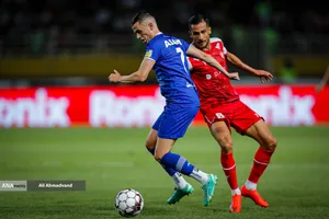 تیم&zwnj;های فوتبال استقلال و پرسپولیس امروز (چهارشنبه) در چارچوب هفته پنجم لیگ برتر به مصاف هم رفتند که این دیدار به تساوی یک - یک انجامید.