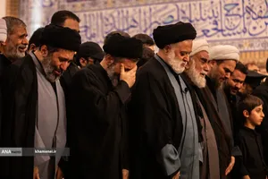  مراسم اقامه نماز بر پیکر مطهر رهبر شهید انقلاب در حرم رضوی 