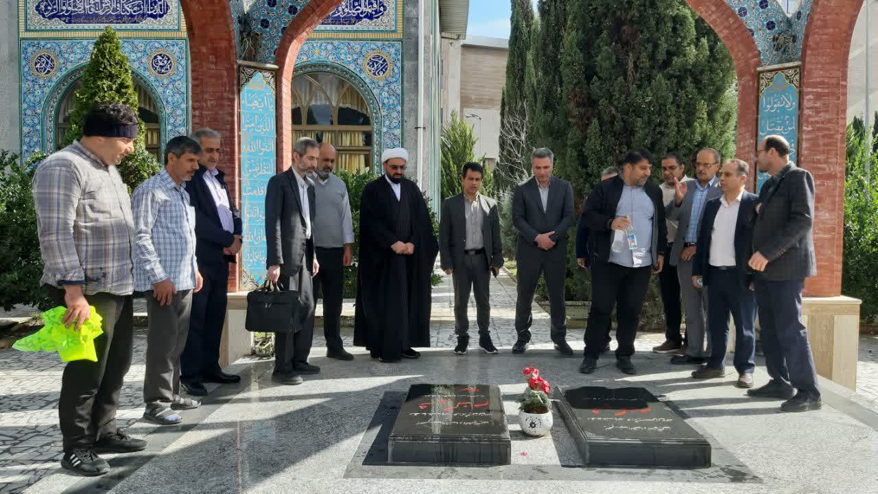 غبارروبی مسجد الزهرا(س) و یادمان شهدای گمنام دانشگاه آزاد اسلامی واحد بابل برگزار شد