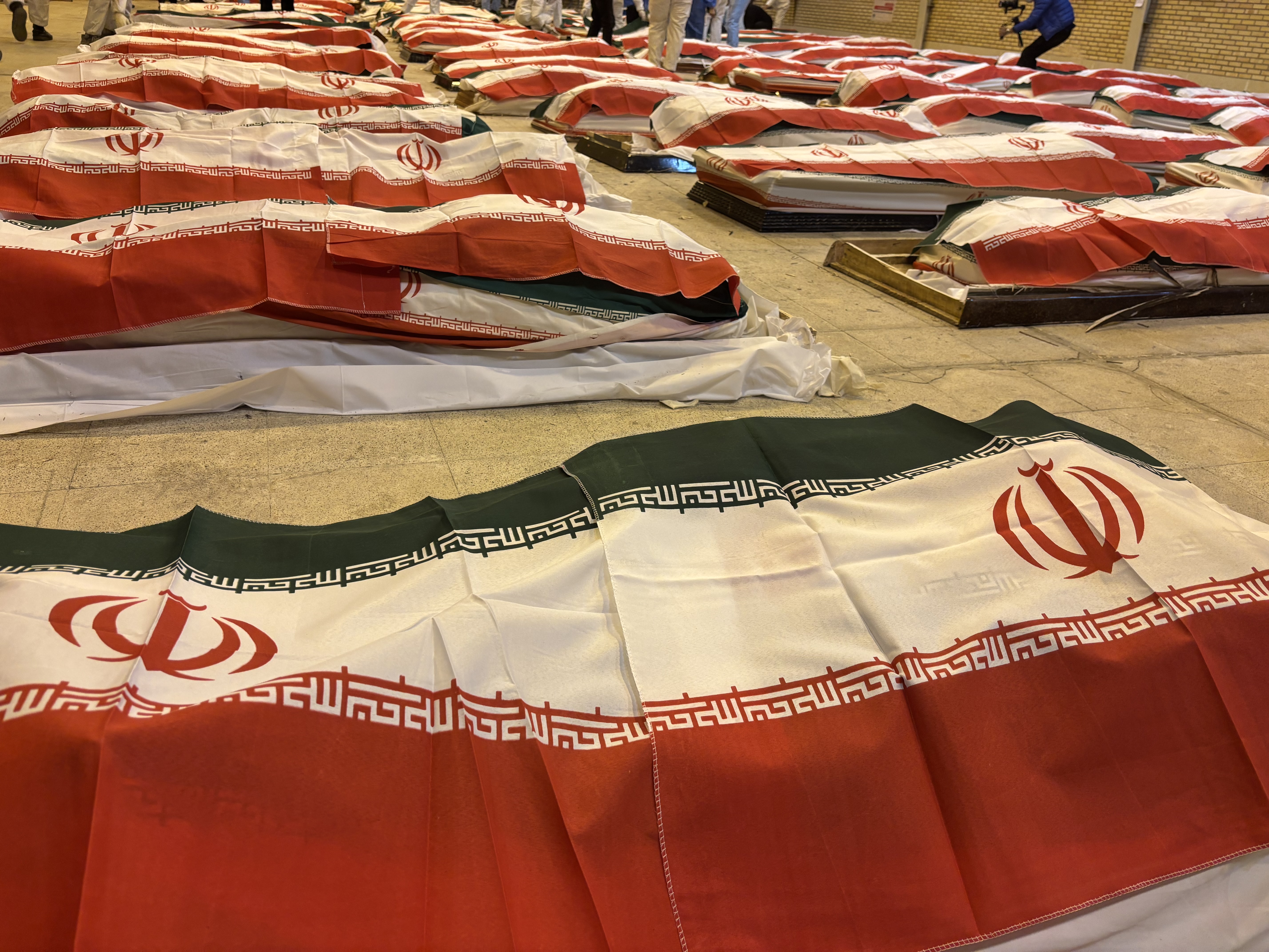 ورود پیکرهای مطهر شهدای ناو دنا به بهشت زهرا+فیلم و عکس