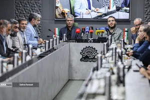 آیین اعطای نشان &laquo;سرو سیمین پارسی جان&raquo;