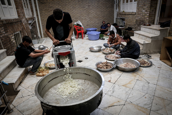 نوجوانانِ جبهه‌ پشت خط