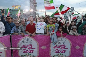مراسم جشن عروسی زوج های جان فدا همزمان با سالروز ازدواج حضرت زهرا و حضرت علی در میدان امام حسین