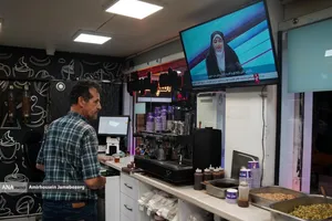 حضور مردم در رستوران ها و غذاخوری ها در شب های تهران 