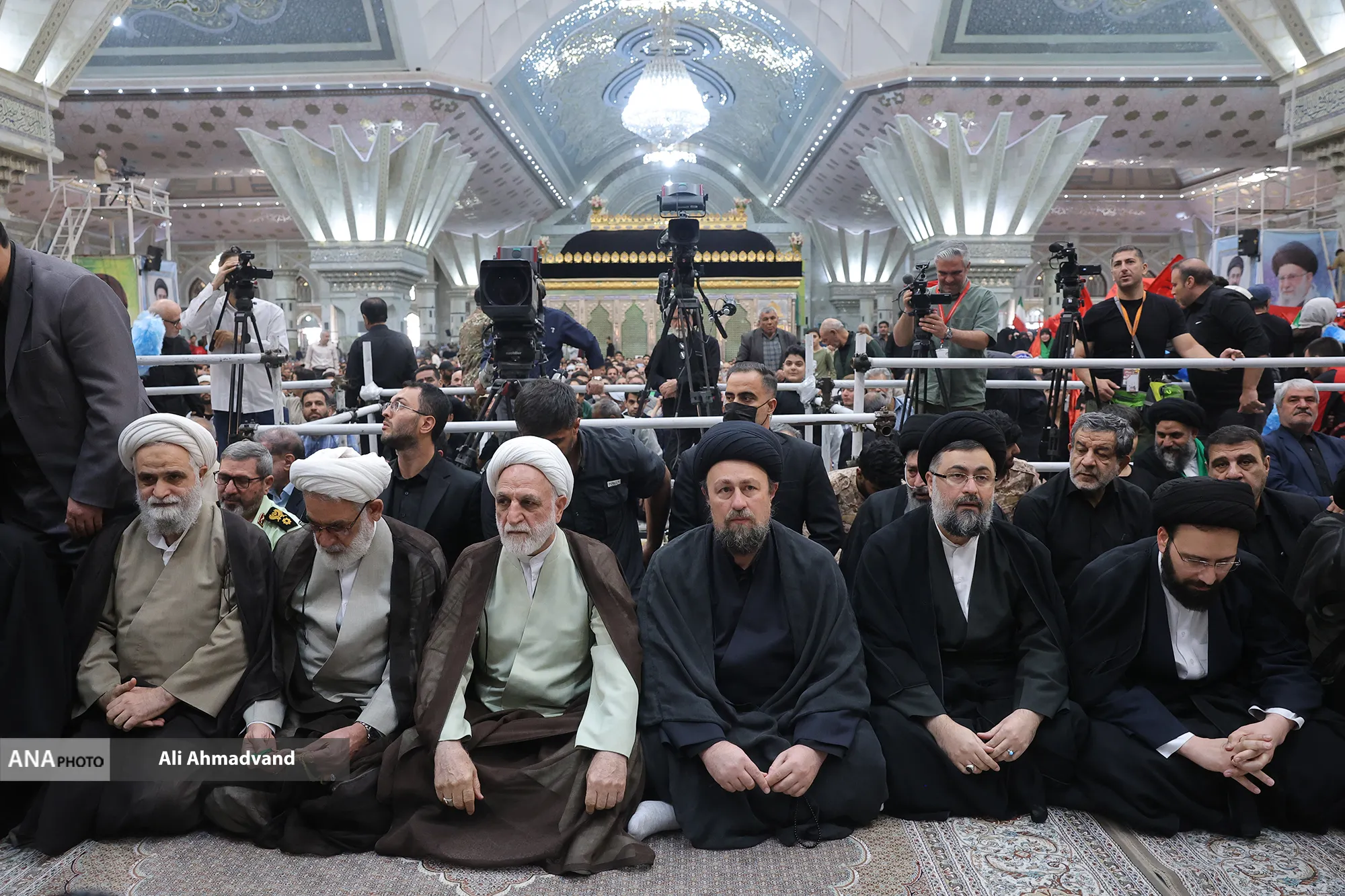 حضور مسئولان کشوری و لشگری در حرم مطهر امام خمینی (ره)