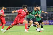 ورود باقری با خودروی شخصی و افتادن گارد صورت معامله گری/ درگیری یک پرسپولیس با سرمربی خیبر+فیلم