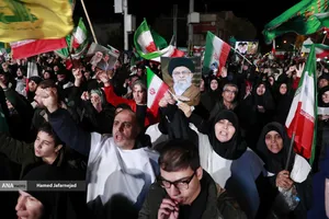  اجتماع مردمی در خونخواهی امام شهید امت - خیابان پیروزی چهارراه کوکاکولا