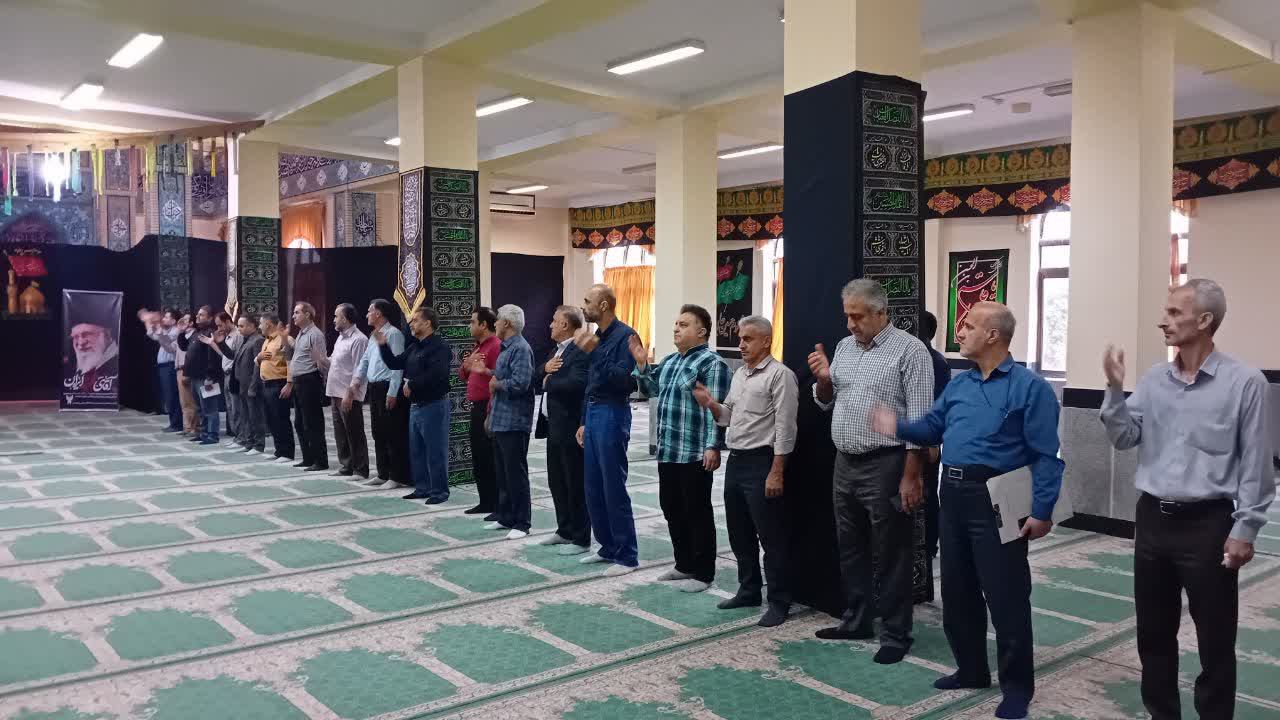 زمزمه زیارت عاشورا در سوگ دردانه حضرت اباعبداللهالحسین(ع) زمزمه زیارت عاشورا در سوگ دردانه حضرت اباعبداللهالحسین(ع)