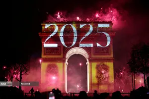 آغاز سال نو میلادی 2025 در پاریس، فرانسه