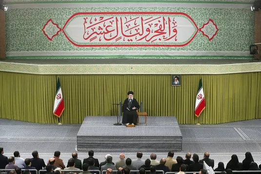 دیدار اقشار مردم با رهبر انقلاب به مناسبت چهل‌وهفتمین سالگرد پیروزی انقلاب اسلامی