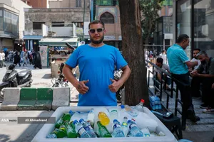 شهدت طهران هذا الأسبوع درجات حرارة بلغت 40 درجة مئوية، واجتاحت موجة صيف حارقة العاصمة.