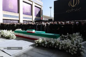 مراسم اقامه نماز بر پیکر مطهر امام مجاهد شهید حضرت آیت&zwnj;الله العظمی سیدعلی خامنه&zwnj;ای و شهدای خانواده ایشان