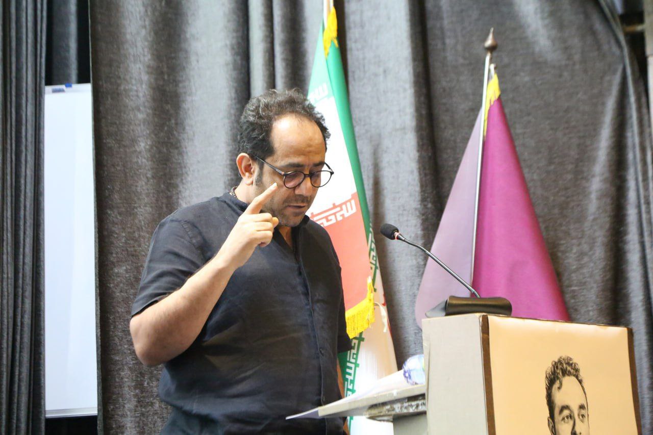 تجلیل از خانواده مرحوم گنجی با حضور شهاب حسینی و بهرام افشاری تجلیل از خانواده مرحوم گنجی با حضور شهاب حسینی و بهرام افشاری