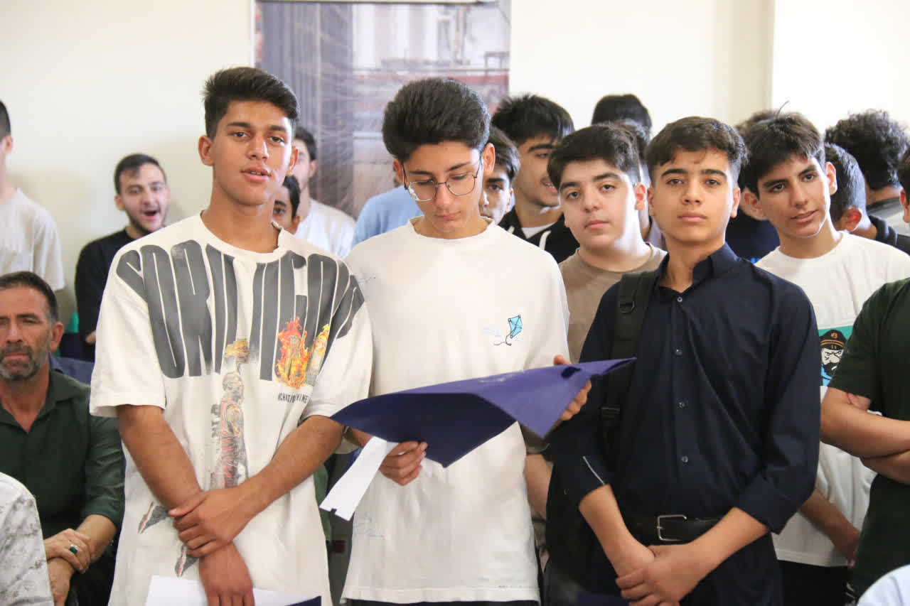 زنگ آغاز سال تحصیلی در هنرستان سمای دهکده مهارتی دانشگاه آزاد همدان نواخته شد