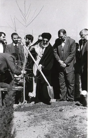 مجموعه تصاویر قاب های ماندگار از مجاهد خستگی ناپذیر حضرت آیت&zwnj;الله العظمی شهید سیدعلی حسینی خامنه&zwnj;ای(رحمه الله علیه)