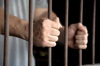 کشف بیش از ۳ هزار قرص و شربت متادون و دارو‌های غیرمجاز از عطاری متخلف در پایتخت+ فیلم