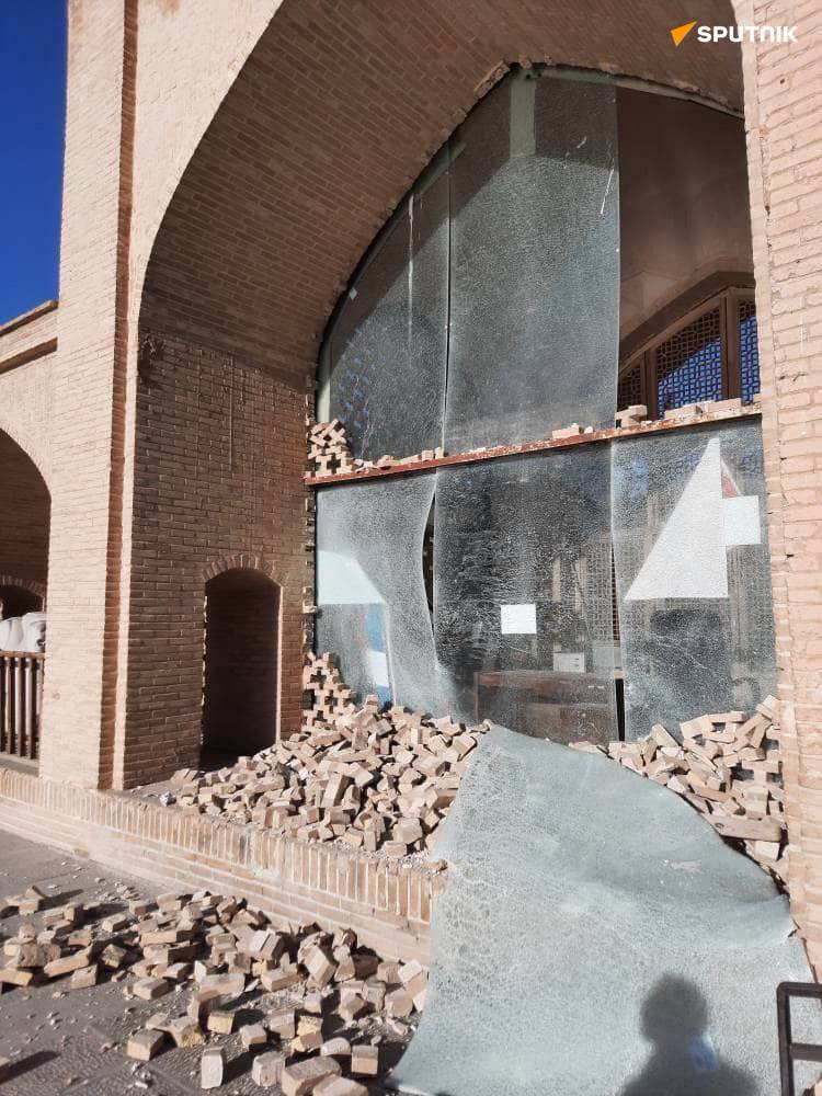 حمله به استانداری اصفهان به میراث جهانی صفوی آسیب زد؛ شیشه‌های عالی‌قاپو شکست