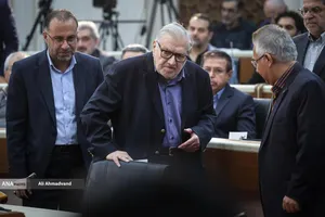 مهدی گلشنی فیزیکدان و نظریه&zwnj;پرداز در آیین رونمایی از ویراست جدید کتاب &laquo;ارتباط انسان-جهان&raquo;