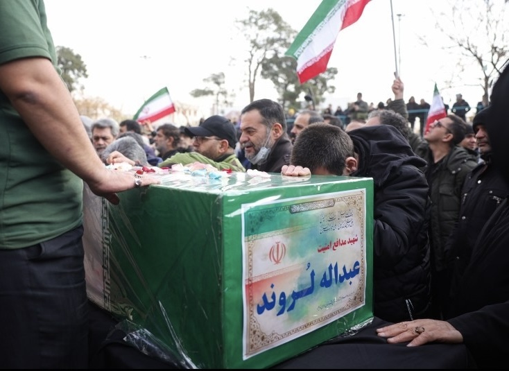 خاکسپاری شهدای مقاومت ملی در قطعه ۴۲/ خانواده شهدا خواستار مجازات آشوبگران هستند