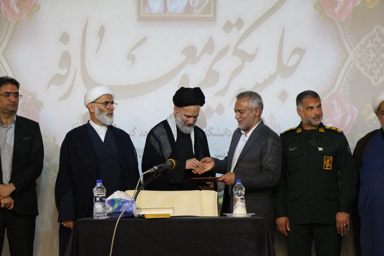 قطار دانشگاه آزاد گنبدکاووس بر ریل سند تحول و تعالی/دانشگاه آزاد محور تحول علمی و فرهنگی منطقه است قطار دانشگاه آزاد گنبدکاووس بر ریل سند تحول و تعالی/دانشگاه آزاد محور تحول علمی و فرهنگی منطقه است