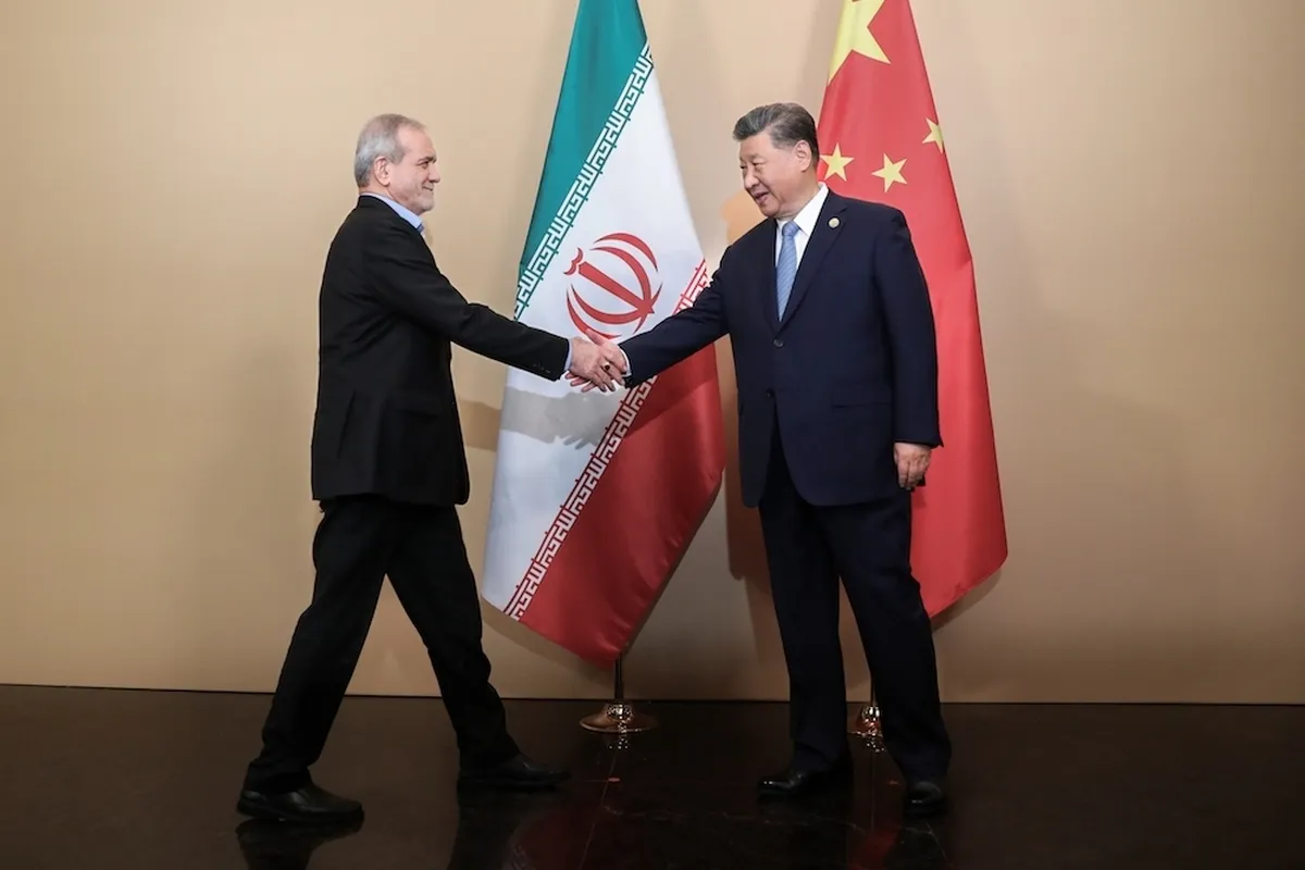 سفر پزشکیان به چین در شرایط مکانیسم ماشه؛ دیپلماسی اقتصادی کلید توسعه روابط با شرق