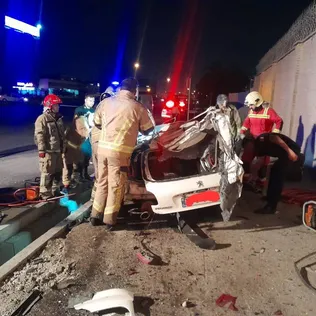 جان باختن ۲ جوان در برخورد با پل عابر پیاده در بزرگراه لشگری+ تصاویر