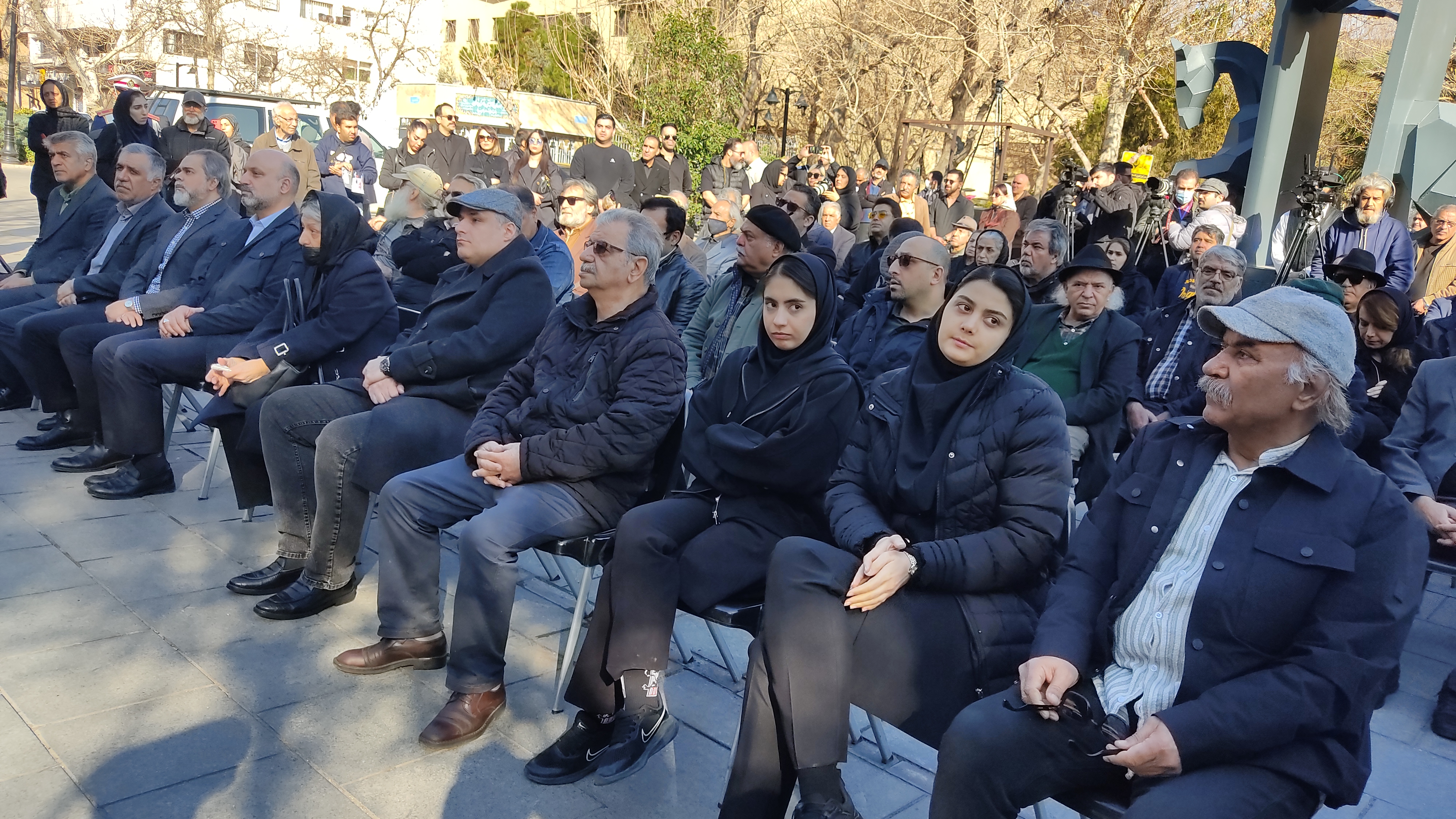 تشییع پیکر عنایت بخشی در میان اندوه  همکاران و دوستداران هنر/////