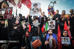 تشییع پیکر مطهر آقای شهید ایران و خانواده ایشان -۱
