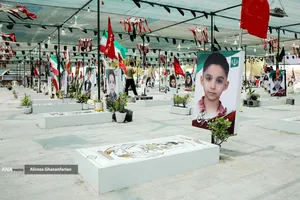 حضور دکتر رنجبر در مدرسه شجره طیبه میناب و مزار شهدای مظلوم دانش&zwnj;آموز