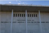 اعتراضات جدید هنرمندان و لغو اجرا‌های بیشتر در مرکز هنری کندی پس از تغییر نام به ترامپ