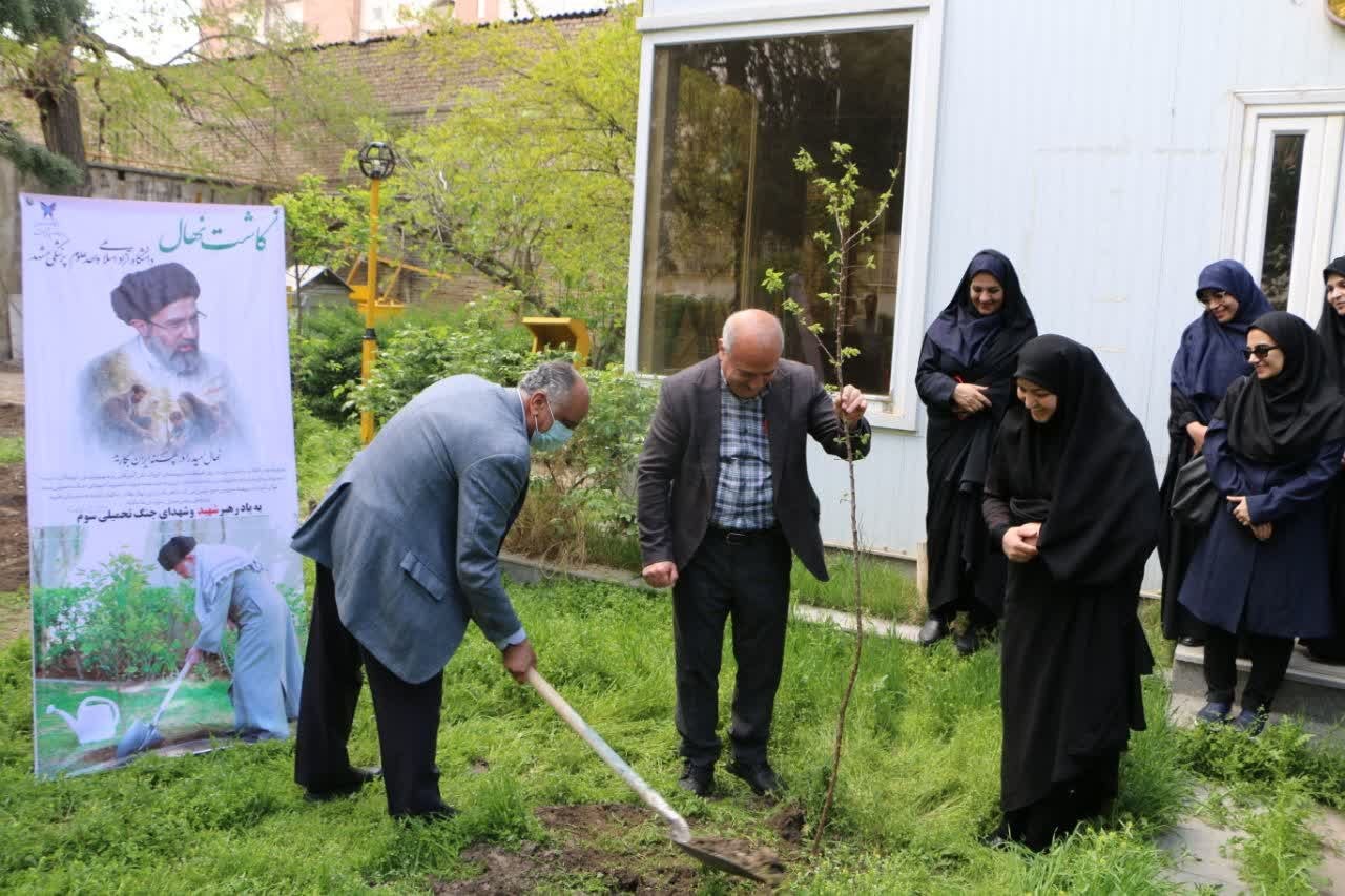 غرس نهال امید به همت معاونت فرهنگی دانشجویی دانشگاه آزاد اسلامی واحد علوم پزشکی مشهد