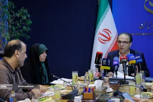 محمدرضا هرمزی&zwnj;نژاد رئیس بنیاد ملی علم ایران در نشست خبری برنامه ملی جهش