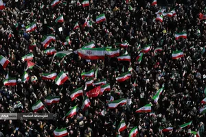 بیعت مردم با آیت&zwnj;الله سید مجتبی خامنه&zwnj;ای سومین رهبر جمهوری اسلامی ایران