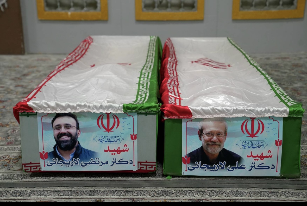 آغاز تشییع پیکر شهید لاریجانی و ۸۴  قهرمان ناوشکن دنا / وداع مردم تهران با سرداران دریا و میدان