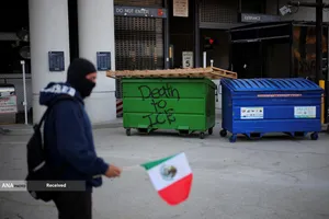 درگیری پلیس ضد شورش و معترضان در لس&zwnj;آنجلس آمریکا