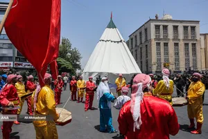آیین خیمه سوزان عاشورا در چهارراه گلوبندک تهران
