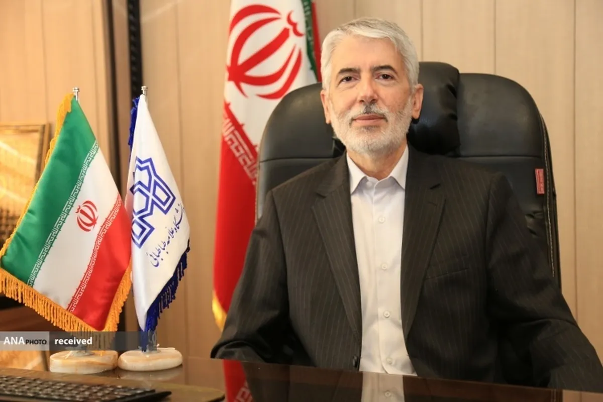 رسیدن به کرسی نظریه پردازی نیازمند دانش تخصصی است