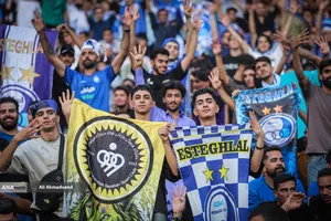 تیم&zwnj;های فوتبال استقلال و پرسپولیس امروز (چهارشنبه) در چارچوب هفته پنجم لیگ برتر به مصاف هم رفتند که این دیدار به تساوی یک - یک انجامید.