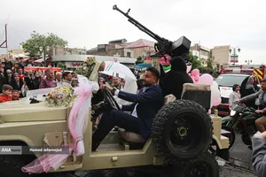مراسم جشن عروسی زوج های جان فدا همزمان با سالروز ازدواج حضرت زهرا و حضرت علی در میدان امام حسین