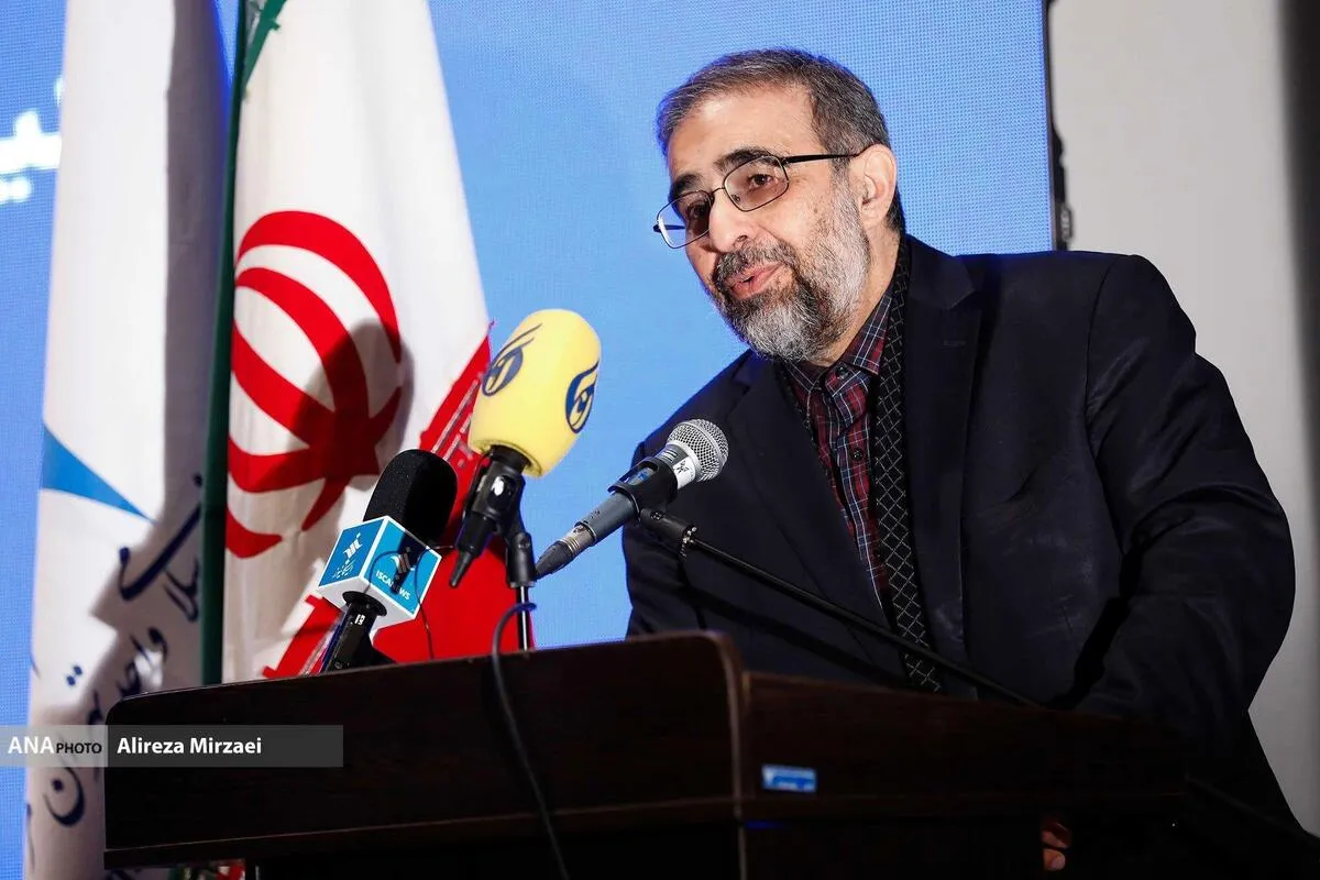 استادان باید دانشجویان را به تفکر در موضوعات علمی تشویق کنند